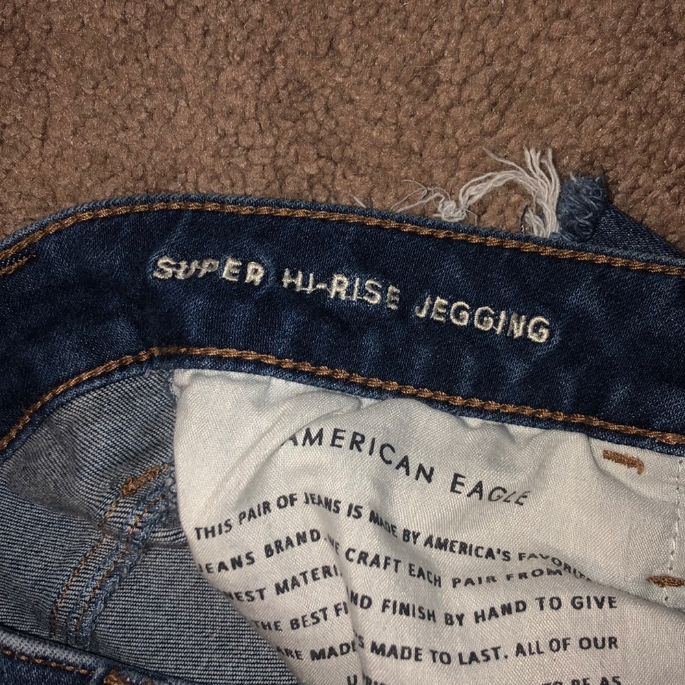 AMERICAN EAGLE RIPPED JEANS - Picture 6 of 6